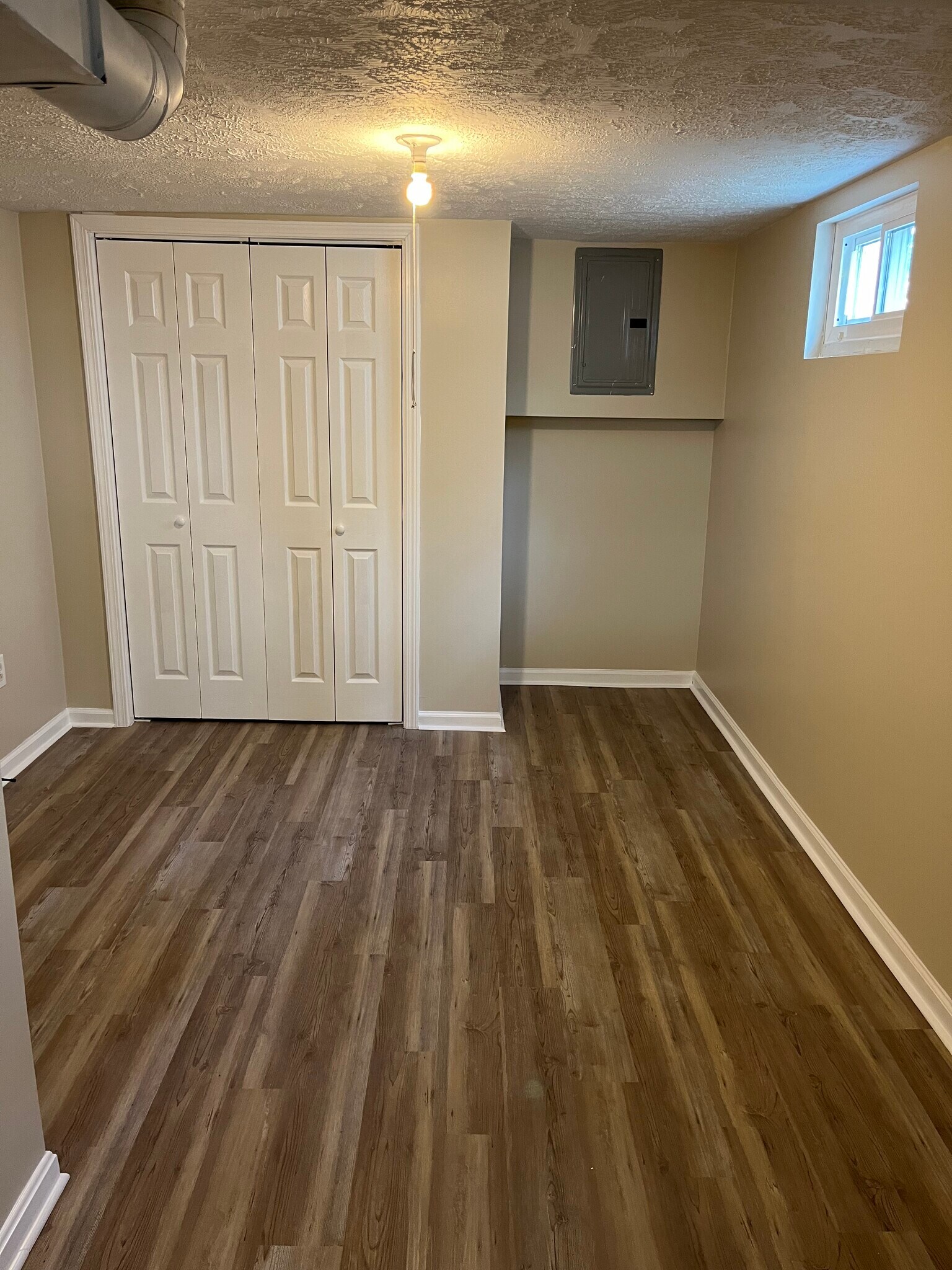 Building Photo - 4023 Valley View Dr