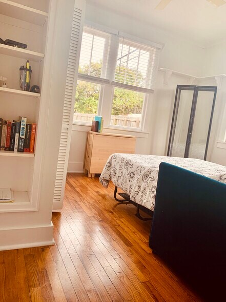 2nd bedroom - 411 SW 19th St