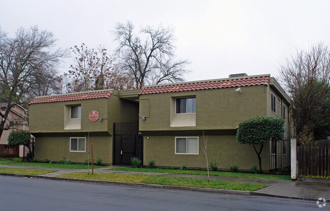 Primary Photo - Sherwood Court