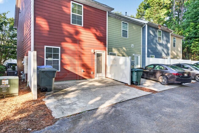 Building Photo - 107 Top Forest Drive