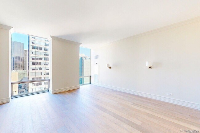 Building Photo - 641 5th Ave