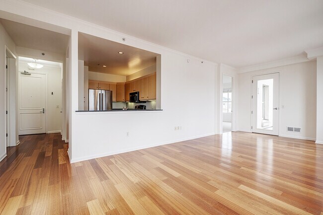 Building Photo - 140 S Van Ness Ave