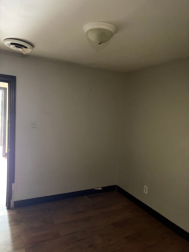 Building Photo - Bermudez - 906 (CBC)