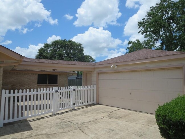 Building Photo - 21214 Park York Dr