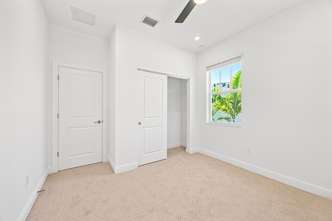 Building Photo - 3552 NW Solange Ct