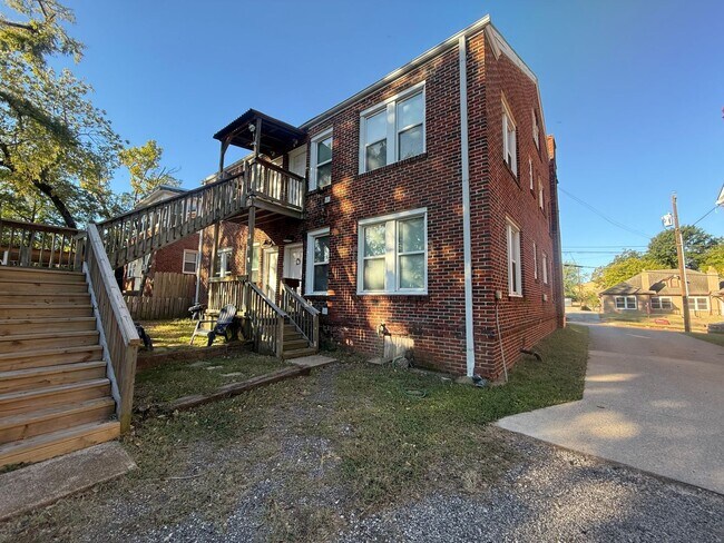Building Photo - 524 S Fannin Ave