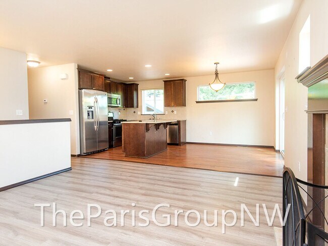 Building Photo - Super 2012 Shoreline Home – Upgrades, Wood Flrs, 3car Grg+++