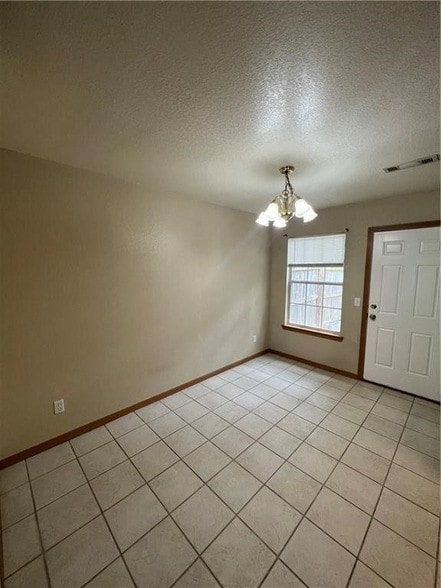 Building Photo - 2229 E Cinnamon Way