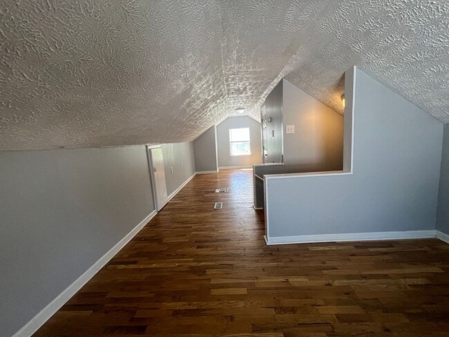 Building Photo - 3 bedroom, 1 bath home
