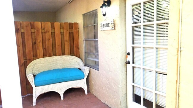 Primary Photo - 206 Edgewood Dr