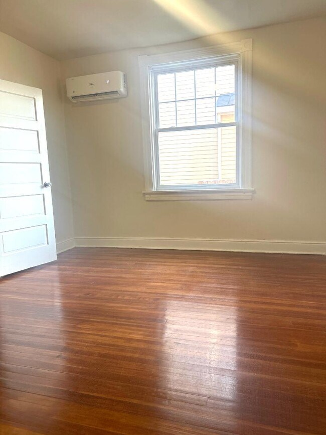 Building Photo - 1209 Wallace St