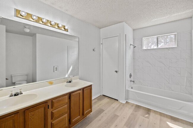 Building Photo - 8703 Cretys Cove