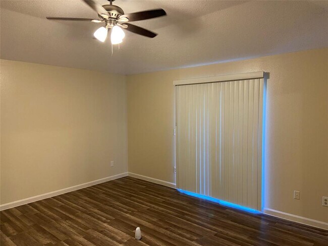 Building Photo - 11219 Willow Field Dr