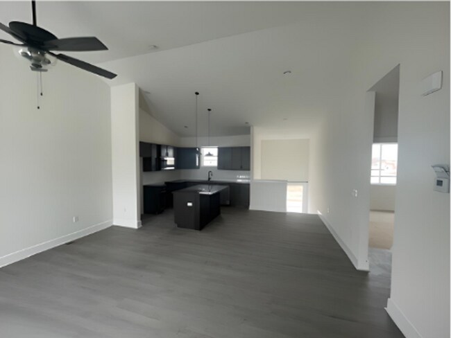 Building Photo - 5103/05 S Chase Ave