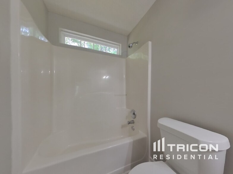 Building Photo - 221 Osmanthus Way