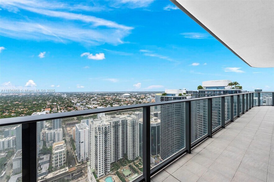 Building Photo - 1000 Brickell Plz