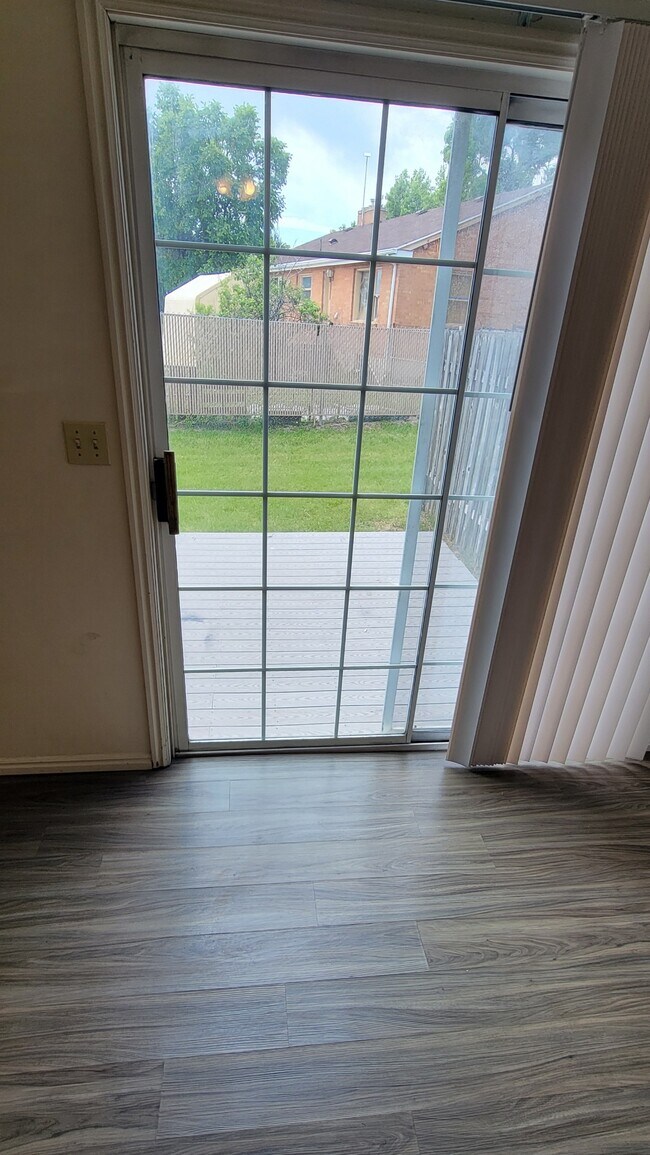 Building Photo - 190 W 700 N