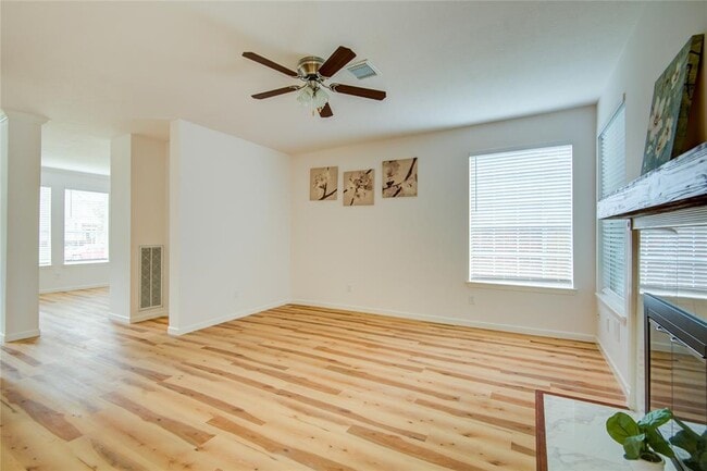 Building Photo - 1810 Oakleaf Cir
