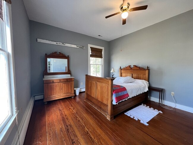 Building Photo - 4 Lee St