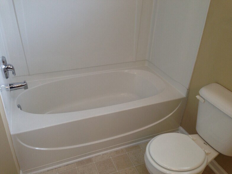 Building Photo - 250 Westbrooke Rd