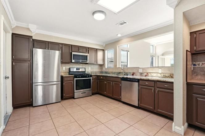 Building Photo - 1645 Hollyberry Dr NE