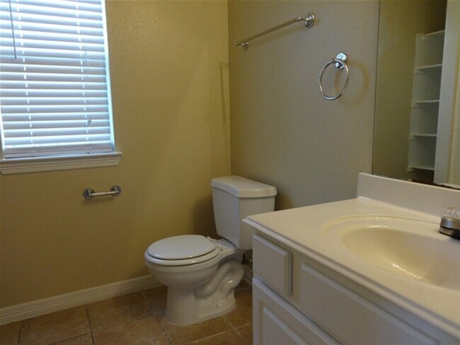 Building Photo - 28819 Hidden Cove Dr