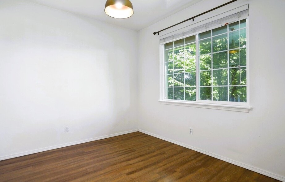 Building Photo - 16125 NW Fescue Ct