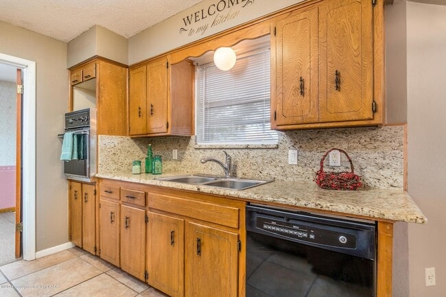 Building Photo - 5103 Mesa Cir