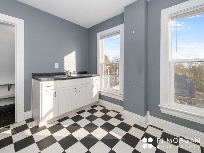 Building Photo - 3735 S