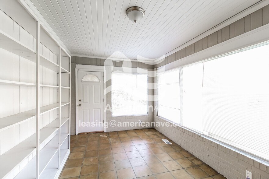 Building Photo - 1665 Twin Pines Dr