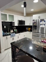 Building Photo - 7120 Fairway Dr