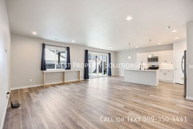 Building Photo - 909 5th Ave NE