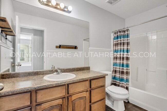 Building Photo - 928 Chelsea Ln