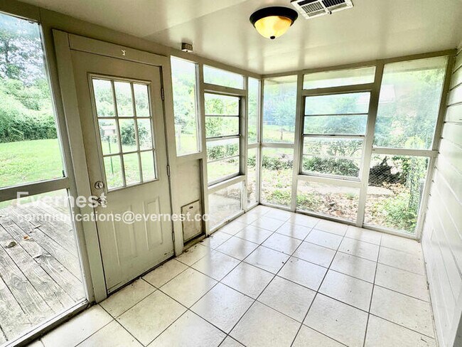 Building Photo - Lovely 3-Bedroom Home with Modern Amenitie...