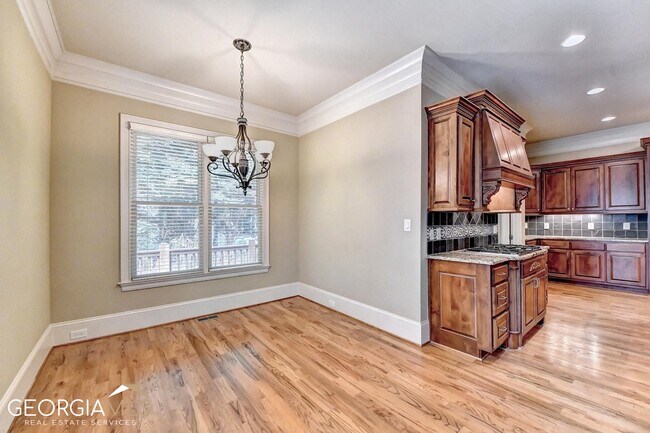 Building Photo - 8920 Doral Dr