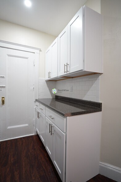 Building Photo - 8 Vinal St