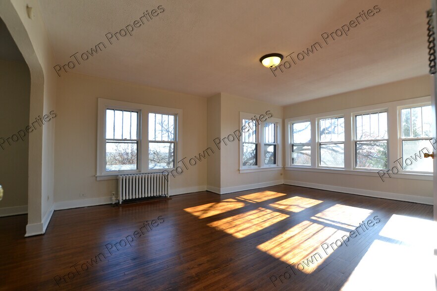 Building Photo - 757 Jasper St