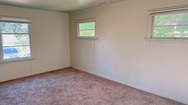 Building Photo - Cute 3bdrm/1 bath cottage with big yard