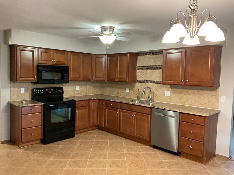 Granite Countertops - 419 Peachtree Cir