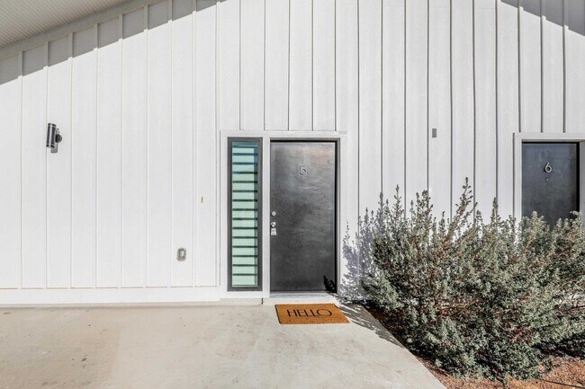 Building Photo - 3911 Casa Blanca Lake Rd