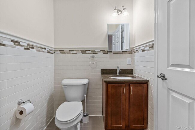 Building Photo - 160 Chatterton Ave