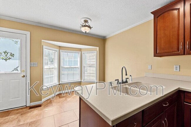 Building Photo - 15 Mulberry Ln