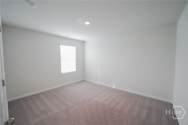 Building Photo - 103 Skylark Rd