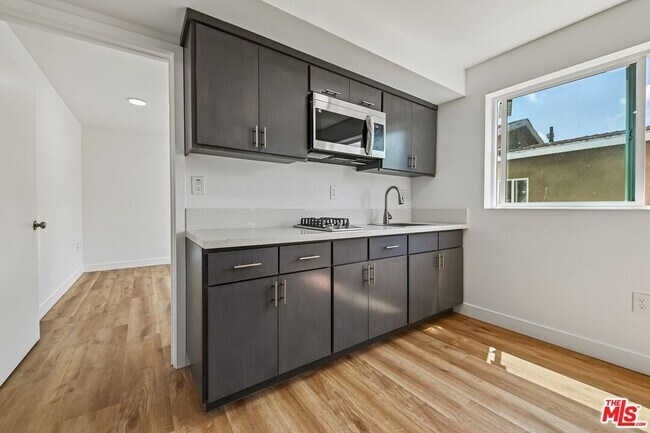 Building Photo - 219 E 87th St