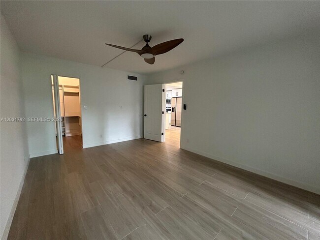 Building Photo - 609 S State Rd 7