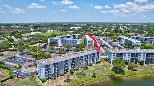 Building Photo - 8720 N Sherman Cir