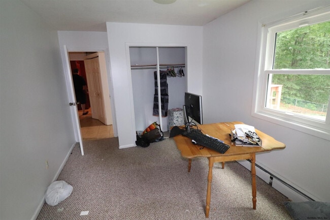 Building Photo - 8 Sweet Brier Dr