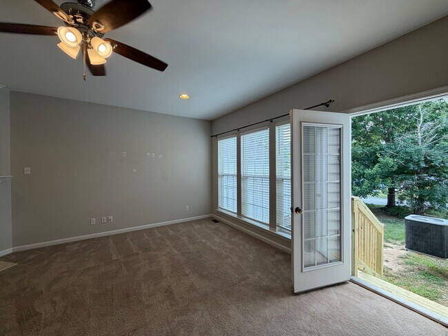 Building Photo - COMING SOON 8/8 | Spacious 3-Bedroom Townhome in Desirable Windsor Ridge