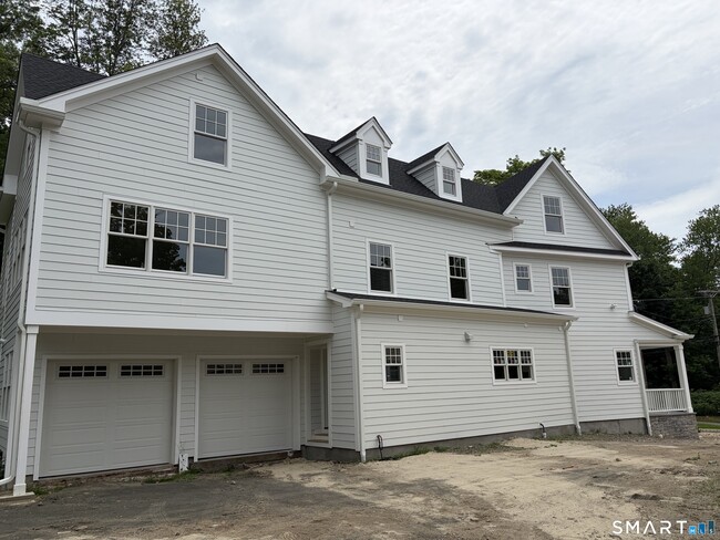 Building Photo - 145 River St