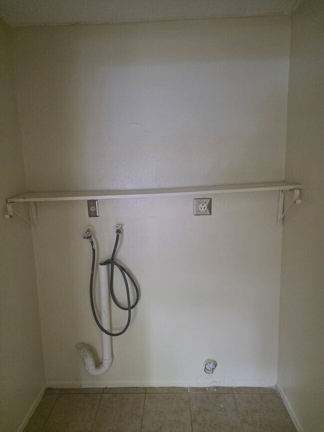 Building Photo - 3/2 DUPLEX